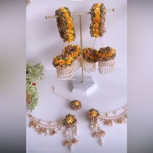 FESTIVE ESSENTIALS BRIDAL FLOWER JEWELRY SET HANDCRAFTED INDIAN PAKISTANI